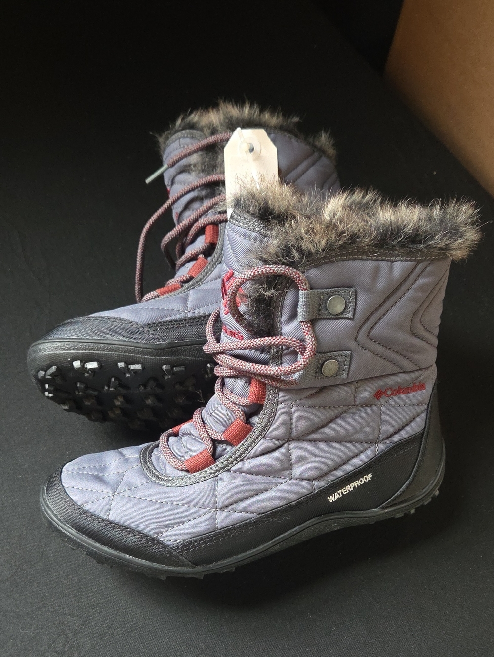 Columbia Size 6 Women's Boot with Gray Faux Fur Trim